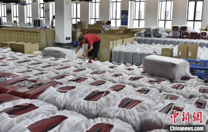 特色产业集群加速开放 湖南蓝山打造“中国皮具箱包创新之都”
