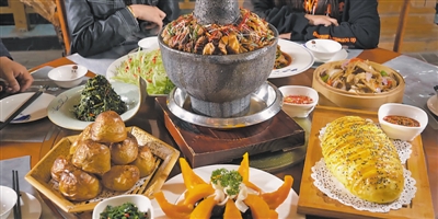<p>　　隆德暖锅</p>