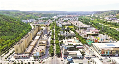<p>　　拭亮文明城市“金字招牌”。</p>