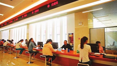     中宁县政务服务中心多措并举提升效率,方便群众办事。