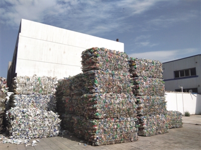 <p>　　目前，贺兰县已收获纸类、金属类、塑料类、织物类、玻璃类五类再生资源118吨，有害垃圾500公斤。本报记者　张晓慧　摄</p>