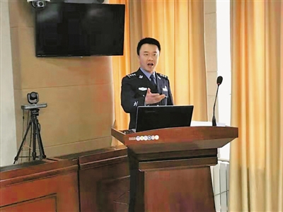 <p>　　共产党员话初心。</p>