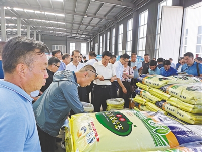 <p>　　宁夏骏华月牙湖农牧科技股份有限公司生产的成品有机肥。</p>