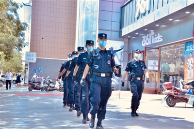 守护平安的银川公安民警。警方供图