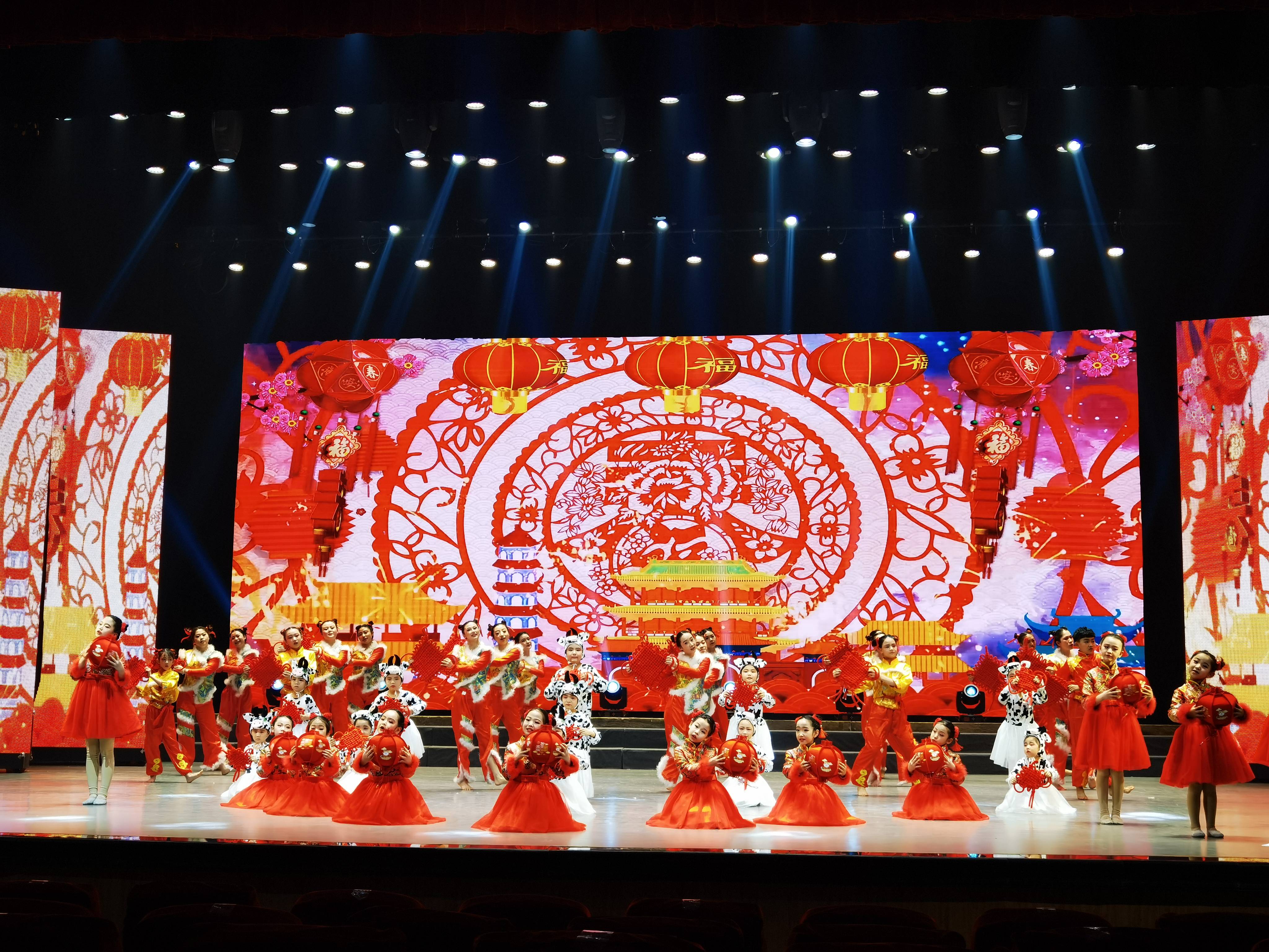 2月1日上午,"共圆百年梦 启航新征程"2021年吴忠市春节联欢晚会在