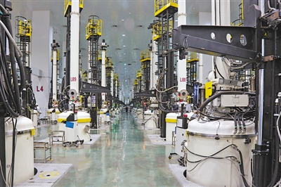 <p>　　隆基15GW硅棒生产车间。</p>