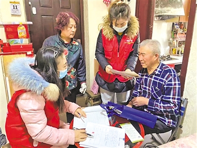 <p>　　关爱老年人群体。</p>