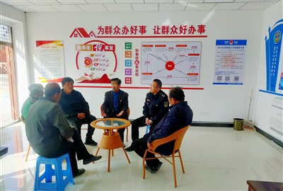     王乐井乡曾记畔村“和事佬说事”工作室正在调解矛盾纠纷。