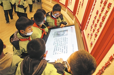 <p>　　盐池县开展传承红色法治基因专题宣传活动。</p>