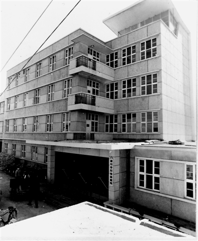 <p>　　1979年拍摄的银川市新建的妇幼保健所一角。　丁三成　摄</p>