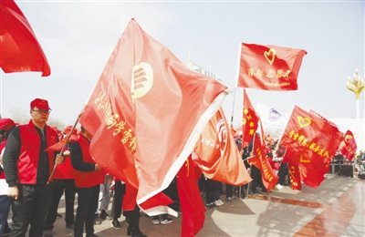 <p>　　各行各业的志愿者。</p>