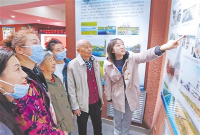 <p>　　→3月12日下午，银川市兴庆区银古路街道机关党支部联合银古路街道云和社区党委，在兴庆区党史教育展馆开展了“学党史　感党恩　跟党走”之“书记讲党课”活动。通过党史讲解、观看文献资料，党员们更加深入了解了党的辉煌成就，进一步坚定了理想信念。　　　　　　　　　　　　本报记者　王洋　摄</p>