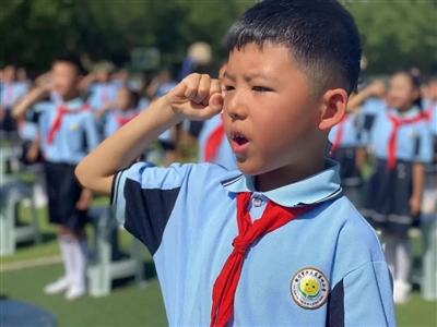    5月31日，银川市兴庆区第四小学开展以“品味中国节，弘扬民族情”为主题的庆六一活动。
    本报记者  陈勇  摄