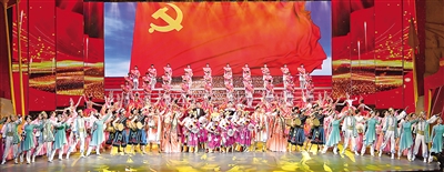 <p>　　2021年6月28日，自治区举办庆祝中国共产党成立100周年《风华百年路·启航新征程》文艺晚会。回顾宁夏60多年来取得的发展成就，离不开党中央的坚强领导、党的民族政策的光辉指引和全国人民的大力支持。　　　　　　本报记者　马楠　左鸣远　摄</p>