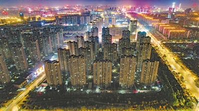     夜幕下的银川市金凤区。华灯初上，万家灯火是城市夜空中最亮的星。