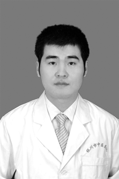 专家名片

    王炎杰，中医内科副主任医师，第六批全国老中医药专家学术经验继承人，宁夏中西医结合学会消化系统疾病专业委员会委员，擅长治疗各种消化系统疾病，如肝炎、肝硬化、胆囊炎、胆结石、胃、十二指肠溃疡、萎缩性胃炎、溃疡性结肠炎以及肝癌、胃癌、食道癌等。