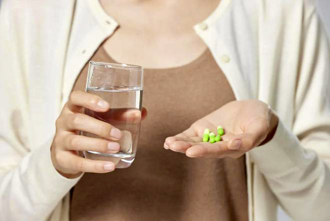 吃药到底该怎么喝水？很多人没做对！