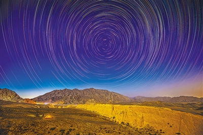 <p>　　宁夏因为适宜星空观测而被称为“星星的故乡”。</p>