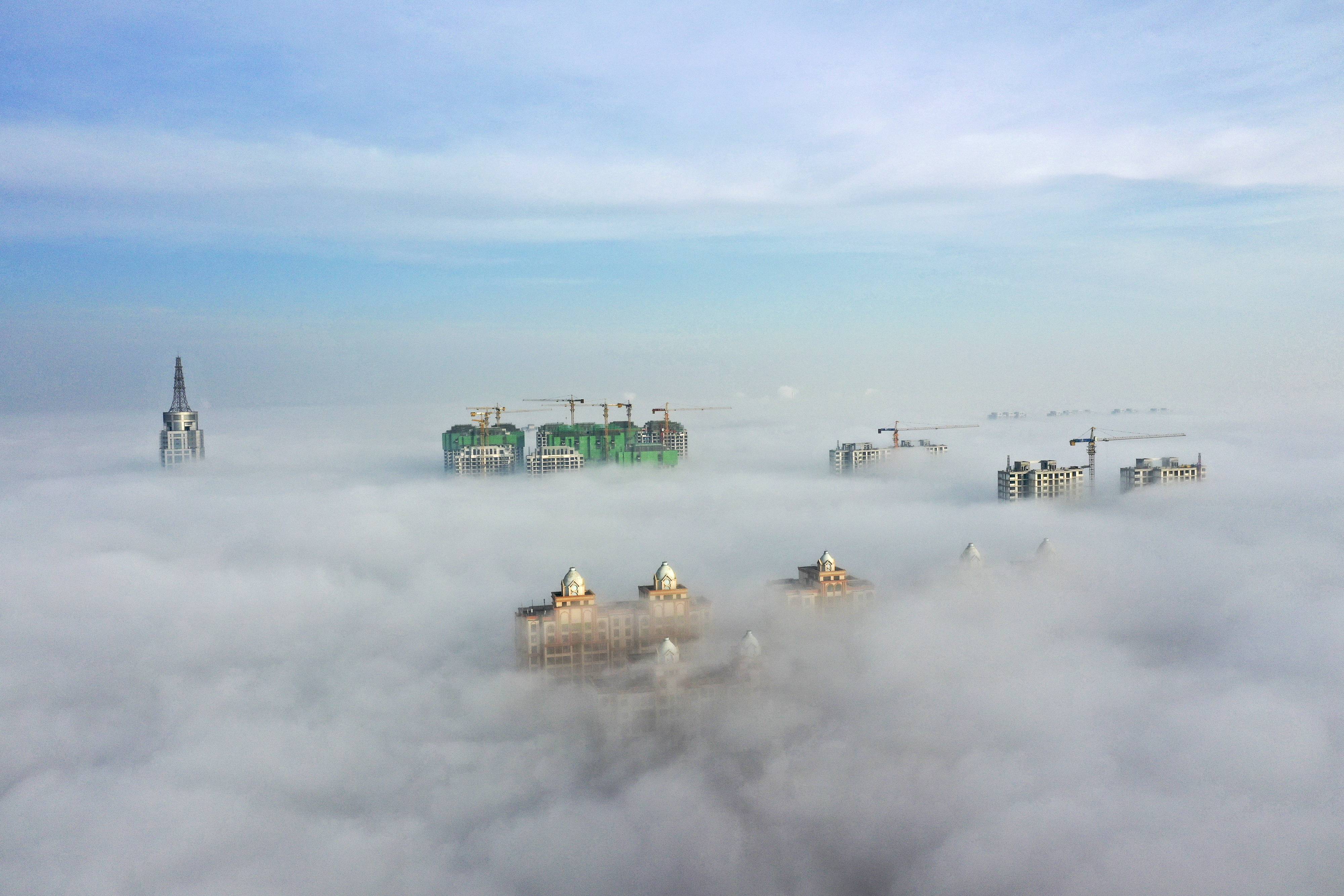 河北邢台现平流雾景观
