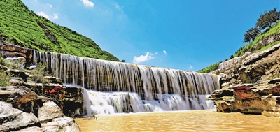 <p>　　茹河瀑布。</p>
