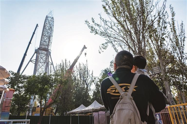 银川市中山公园摩天轮“回忆杀”情怀拉满