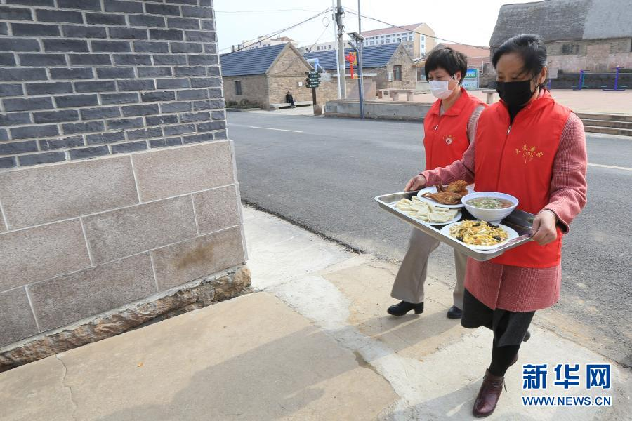 “孩子没回家，也有饺子吃”——山东荣成市“暖心食堂”春节志愿助老不打烊