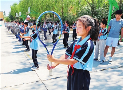 全区青少年网球公益培训开班