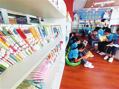1.5万册爱心图书为闽宁镇原隆小学师生“解渴