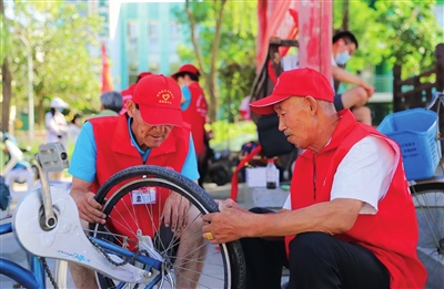 燕翔园社区：炎炎夏日送关爱志愿服务润人心