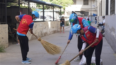 外卖小哥担任志愿者将文明理念随餐配送