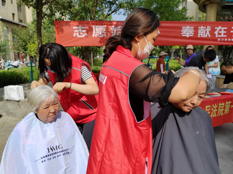 银横社区：银龄青龄手牵手 志愿服务大...
