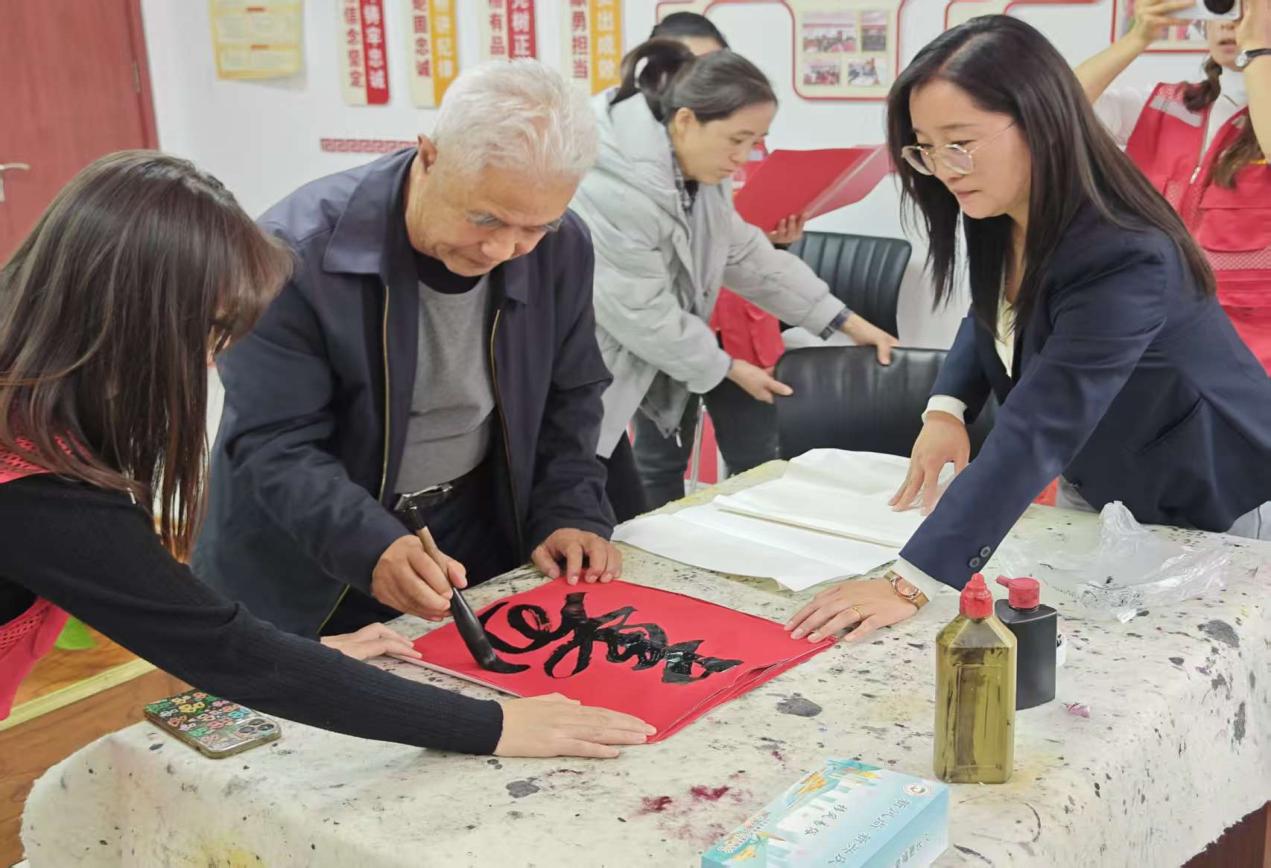 社区以心意酿温情 绘就敬老幸福图景