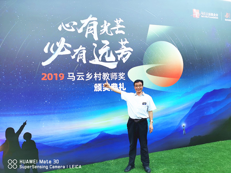 915142832_副本.jpg