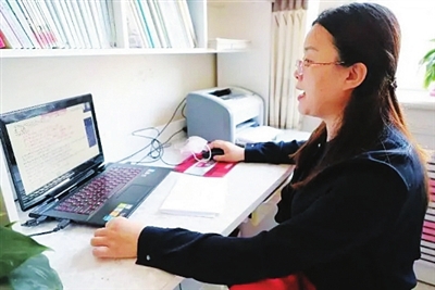 一位老师正在线上教学. (宁夏教育厅供图)