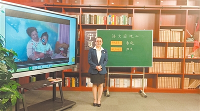 柏长丽老师正在录课。受访者供图