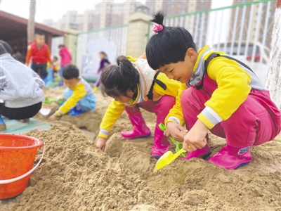 <p>　　锄地小能手。</p>