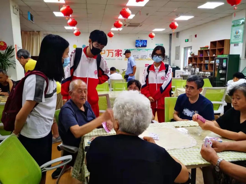 模拟政协：民主意识从小抓起