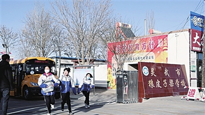     灵武市狼皮子梁学校。
