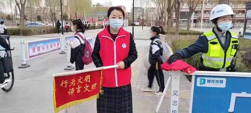 吴忠市中小学家长“护学岗”：为学生护航