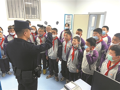 小学生进警营