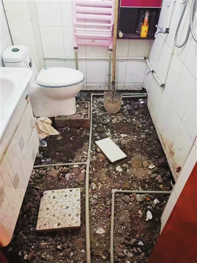 居民家卫生间地下水管漏水上千吨 谁该为3000多元的水费埋单?