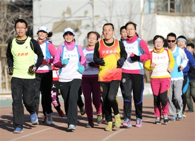 宁夏跑吧组织跑友积极训练，备战新年健身跑。本报记者  高晓刚  摄（资料图片）