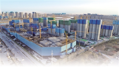 <p>　　预计于2023年正式面世的银川建发悠阅城项目开放式街区部分主体工程全面完工。　　　本报记者　王鼎　摄</p>