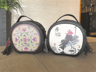 <p>　　宁夏夏人创意文化旅游产品有限公司的手工艺箱包。</p><p>　　本报记者　马越　摄</p>