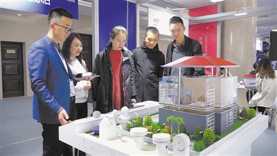 <p>　　智慧家居系统展示模型。</p>
