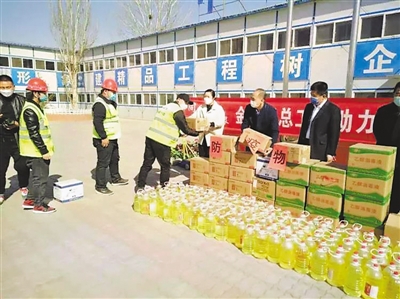 <p>　　银川市金凤区总工会为企业送来防疫物资。</p>
