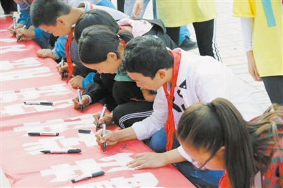 <p>　　同心县开展法律进校园活动。</p>
