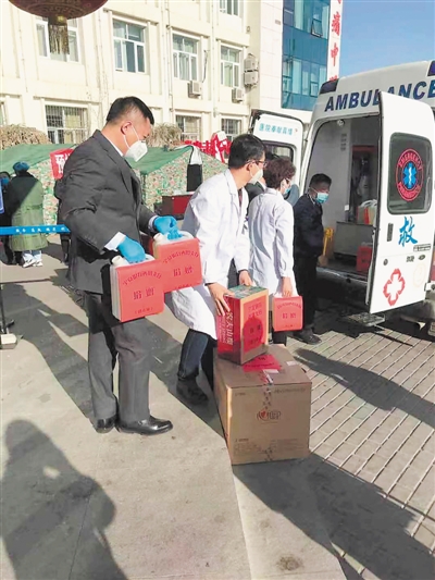 <p>　　宁夏银行北塔支行购进防疫用品支援我区一线医护人员。</p><p>　　本报记者　张慈丽　摄　　</p>