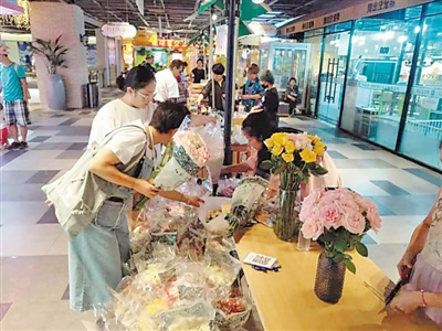<p>　　有机市集，吸引相同理念的市民光顾。</p>