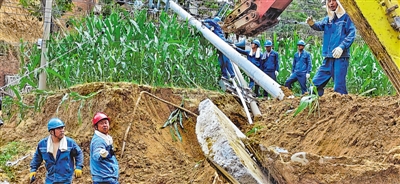 <p>　　电力抢修。</p>